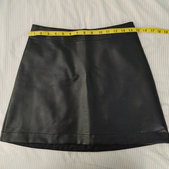 GAP Vegan Leather Mini Skirt - Picture 9 of 10